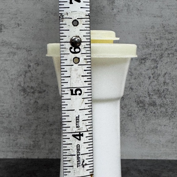 Vintage Tupperware hourglass shaker 6" - Picture 5 of 9